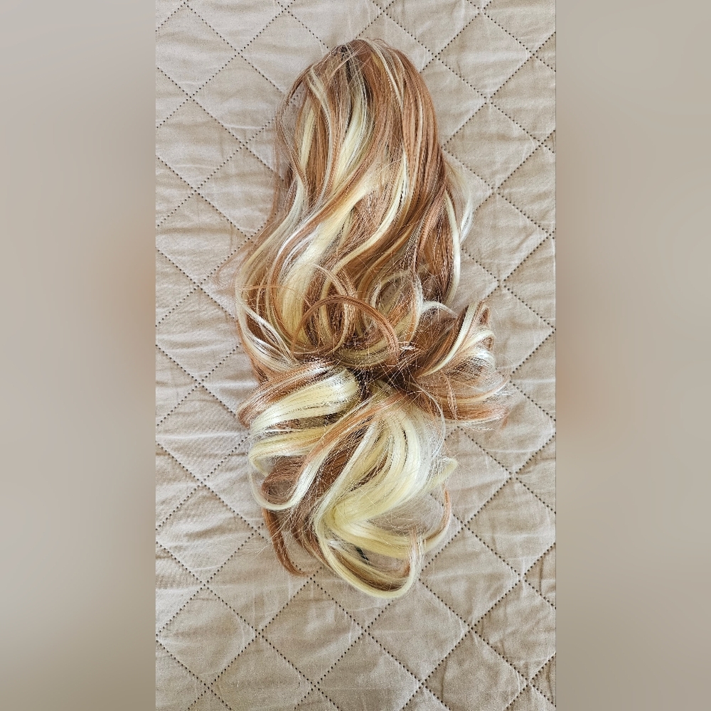 New Ginger and blonde hair extension hair claw. Hair clip . New, about 14 inches